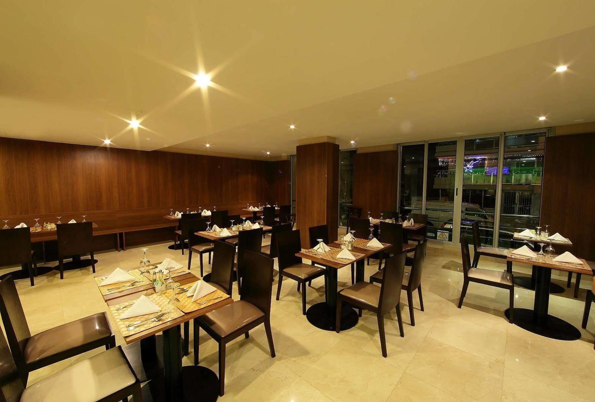 Wyndham Garden Panama City Restaurang bild